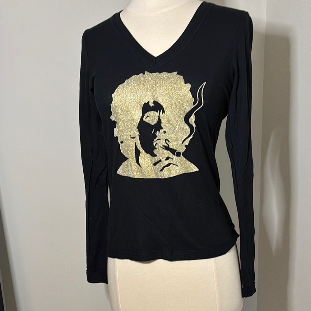 Black and Gold Fitted Graphic Long Sleeve Tee